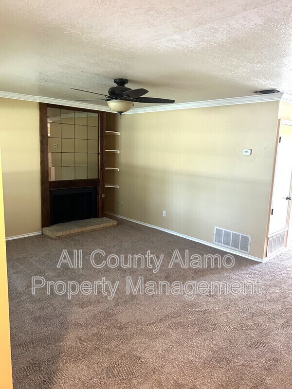 1723 Patricia Dr San Antonio, TX 78213 photo 3