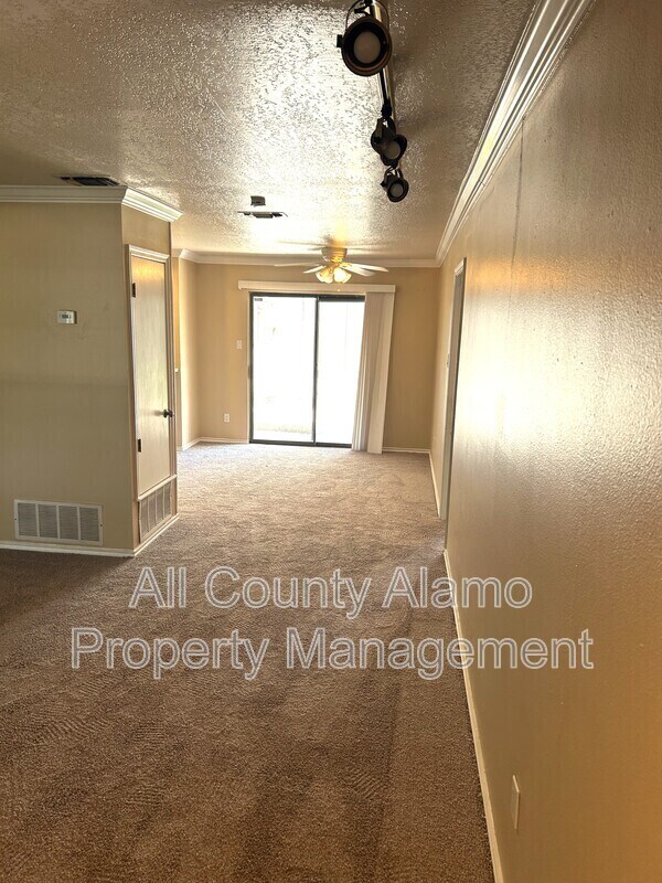 1723 Patricia Dr San Antonio, TX 78213 photo 4