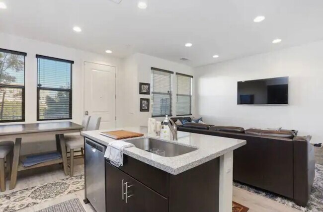 2042 Foxtrot Lp Chula Vista, CA 91915 photo 2