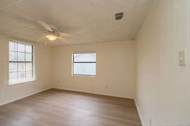 6950 Lark Haven Ln San Antonio, TX 78263 photo 3