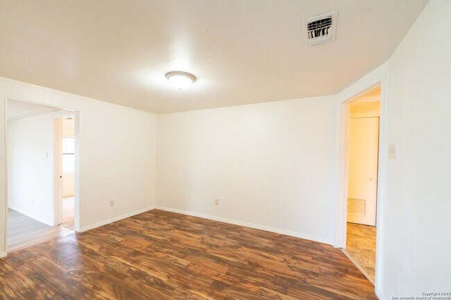 6950 Lark Haven Ln San Antonio, TX 78263 photo 2