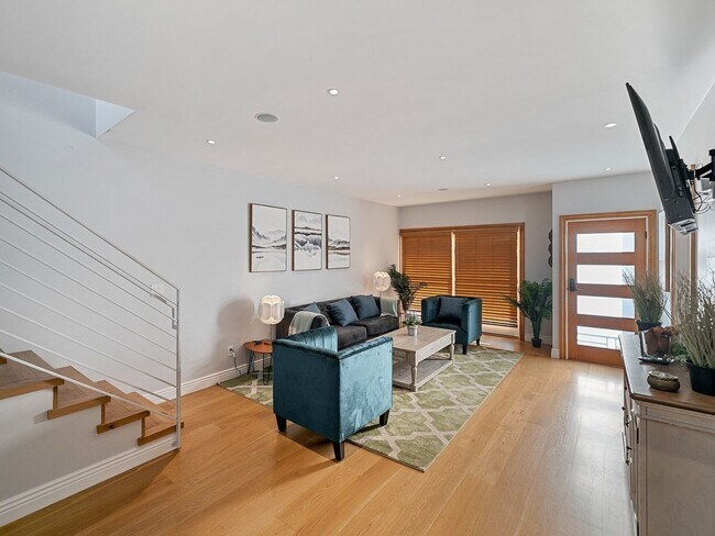 3 Bedroom Single Family Home in San Francisco photo 5