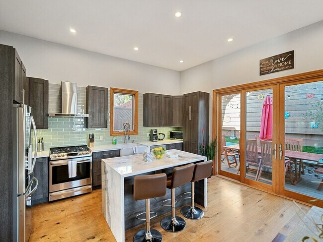 3 Bedroom Single Family Home in San Francisco photo 4