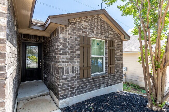 2218 York Bend San Antonio, TX 78245 photo 4