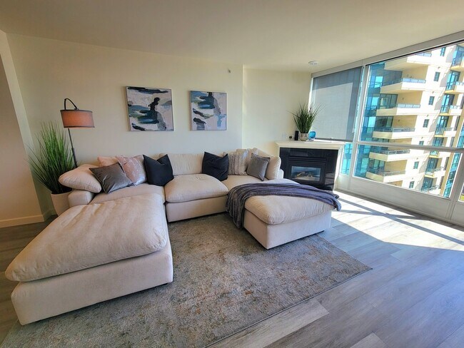 555 Front St San Diego, CA 92101 photo 2