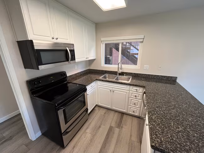 17131 W Bernardo Dr San Diego, CA 92127 photo 2