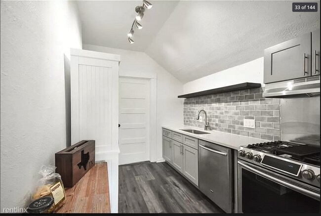 3210 Hampton Rd Austin, TX 78705 photo 3
