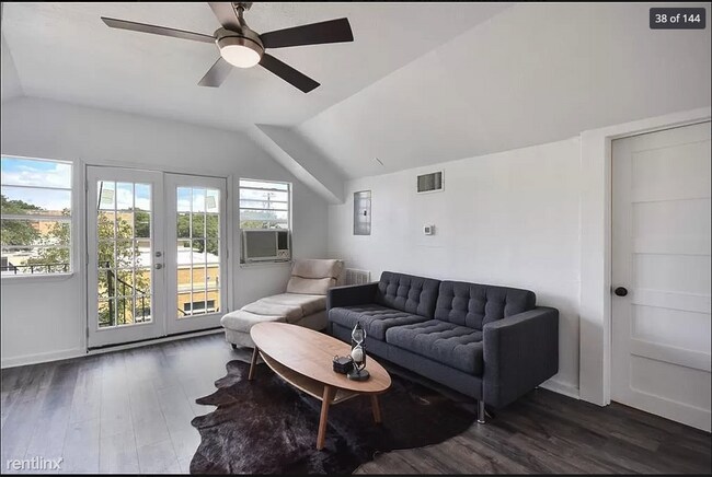 3210 Hampton Rd Austin, TX 78705 photo 5