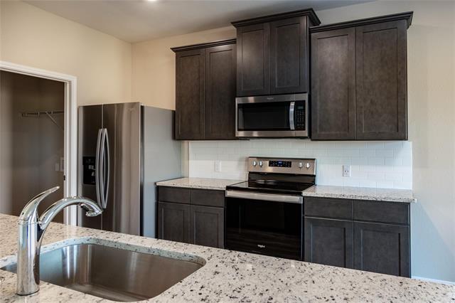 216 Lake Rdg Princeton, TX 75407 photo 5