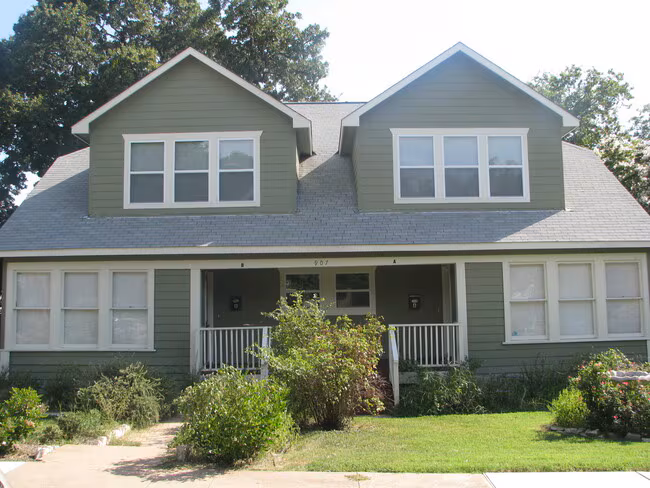 907 W 30th St Austin, TX 78705 photo 2