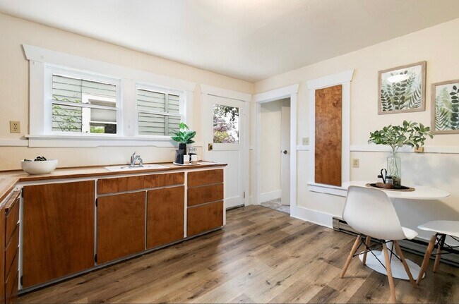 12013 Exeter Ave NE Seattle, WA 98125 photo 5