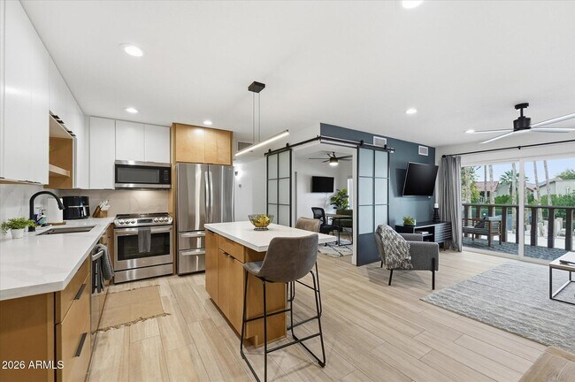 8649 E Royal Palm Rd Scottsdale, AZ 85258 photo 2
