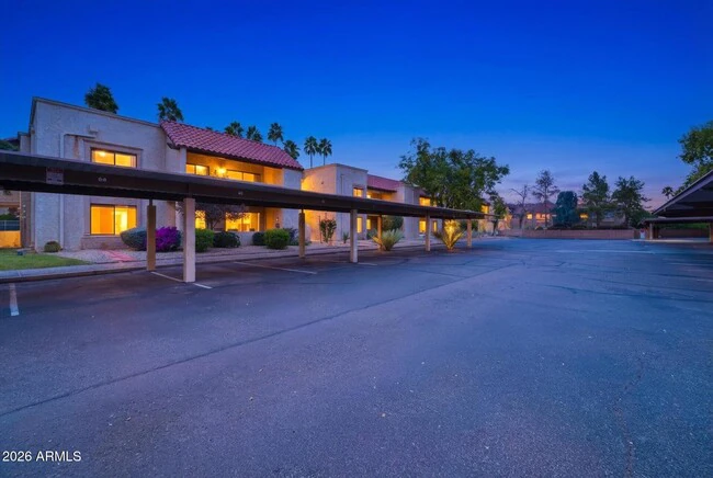 8649 E Royal Palm Rd Scottsdale, AZ 85258 photo 3