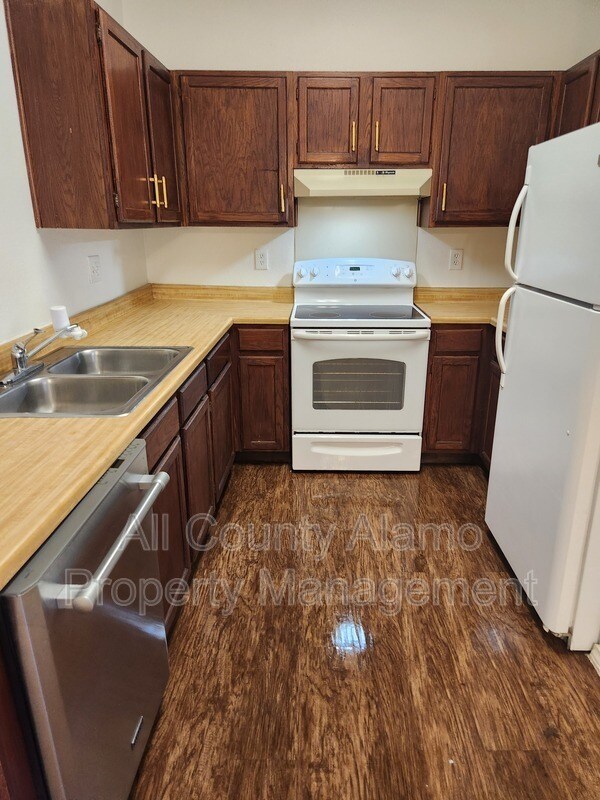 3443 Ridge Smoke San Antonio, TX 78247 photo 4