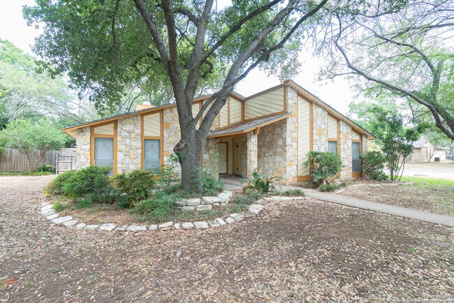 2303 Stoney Trail Cir San Antonio, TX 78231 photo 2