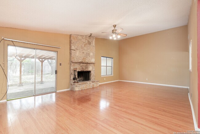 2303 Stoney Trail Cir San Antonio, TX 78231 photo 3