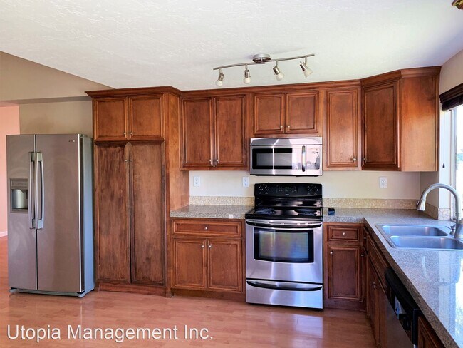318 Festival Dr Oceanside, CA 92057 photo 3