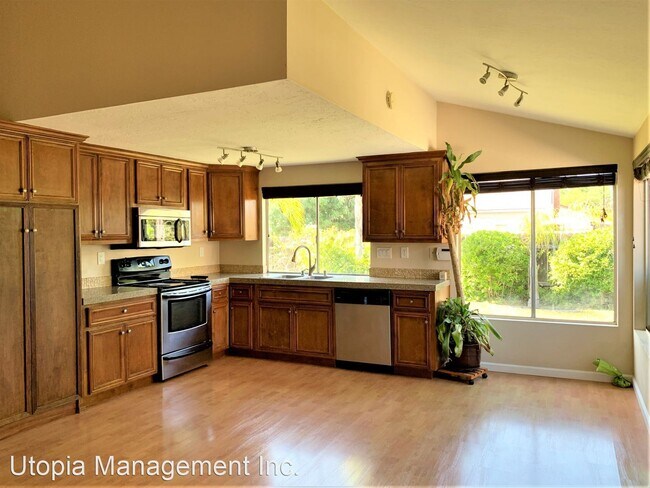 318 Festival Dr Oceanside, CA 92057 photo 4