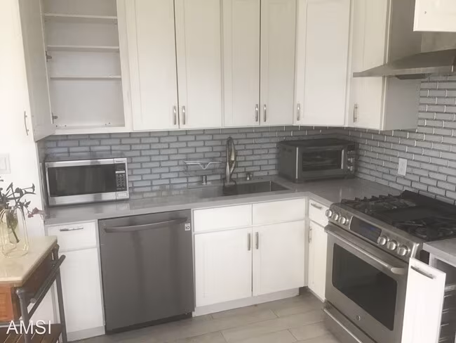 2933 East Ave photo 5
