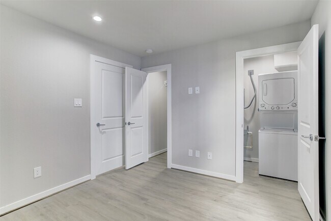 645 East 11th 1/2 Street, Houston, TX 77008 photo 3