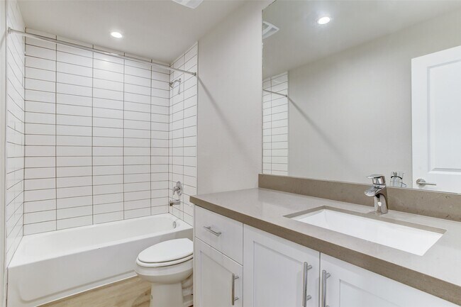 645 East 11th 1/2 Street, Houston, TX 77008 photo 5
