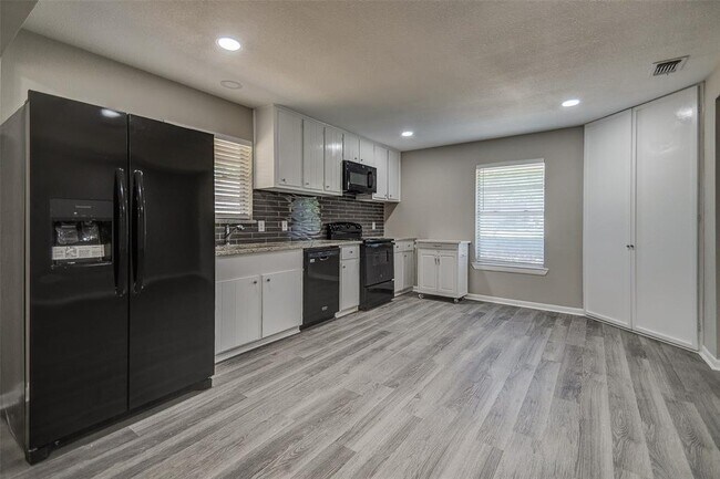 5 Ellis Circle, Allen, TX 75002 photo 3