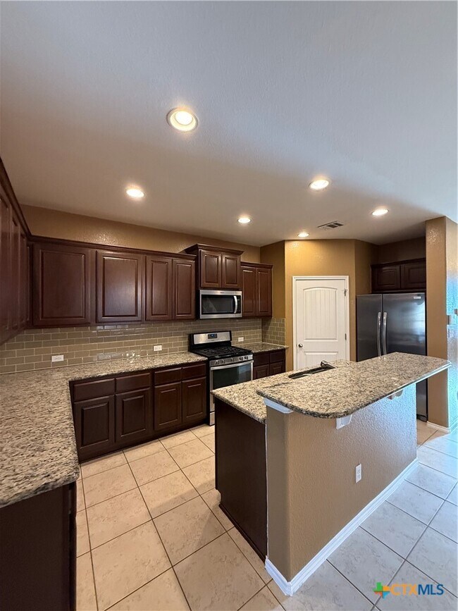 305 Leather Oak Loop San Marcos, TX 78666 photo 4