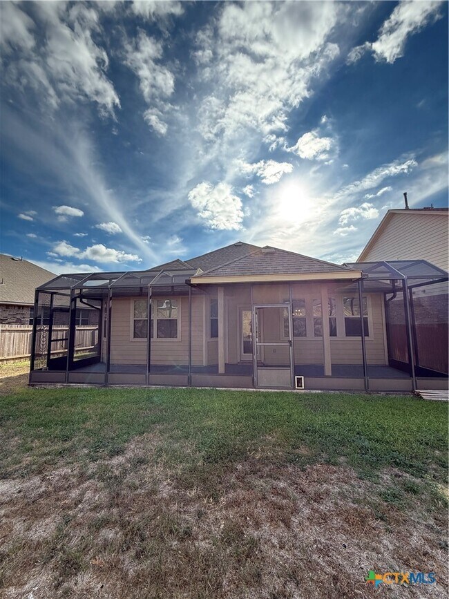 305 Leather Oak Loop San Marcos, TX 78666 photo 2