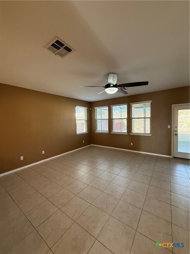 305 Leather Oak Loop San Marcos, TX 78666 photo 5