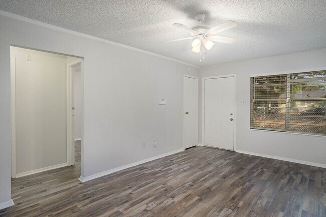 1216 E Baltimore Ave Fort Worth, TX 76104 photo 4