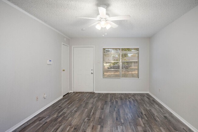 1216 E Baltimore Ave Fort Worth, TX 76104 photo 3