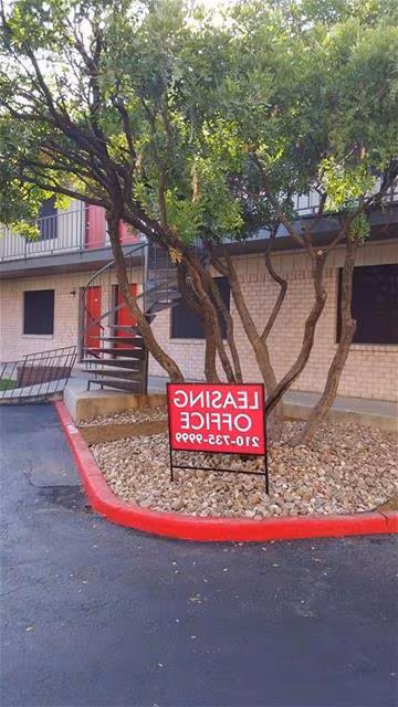 6945 I-10 San Antonio, TX 78213 photo 3