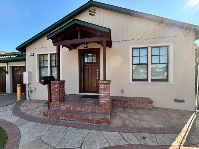 1102 Clinton St Redwood City, CA 94061 photo 4