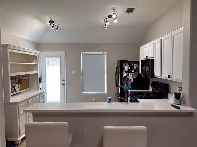 1949 Sampsell Dr Grand Prairie, TX 75051 photo 4