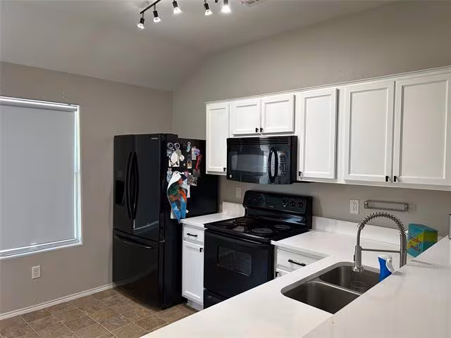 1949 Sampsell Dr Grand Prairie, TX 75051 photo 3