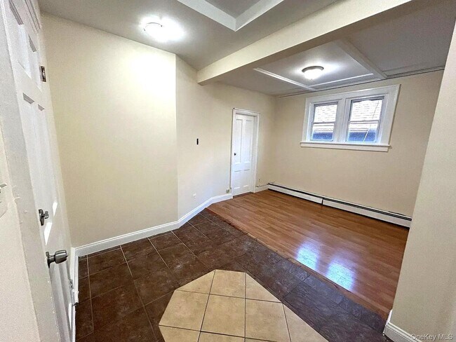 9 Grand St Poughkeepsie, NY 12601 photo 4
