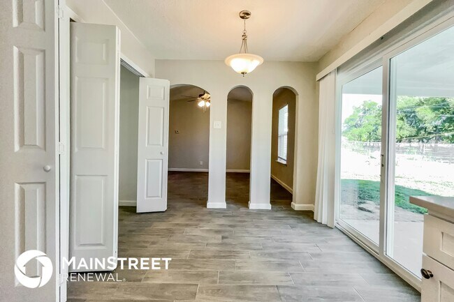 12920 Spring Oak Dr Balch Springs, TX 75180 photo 4