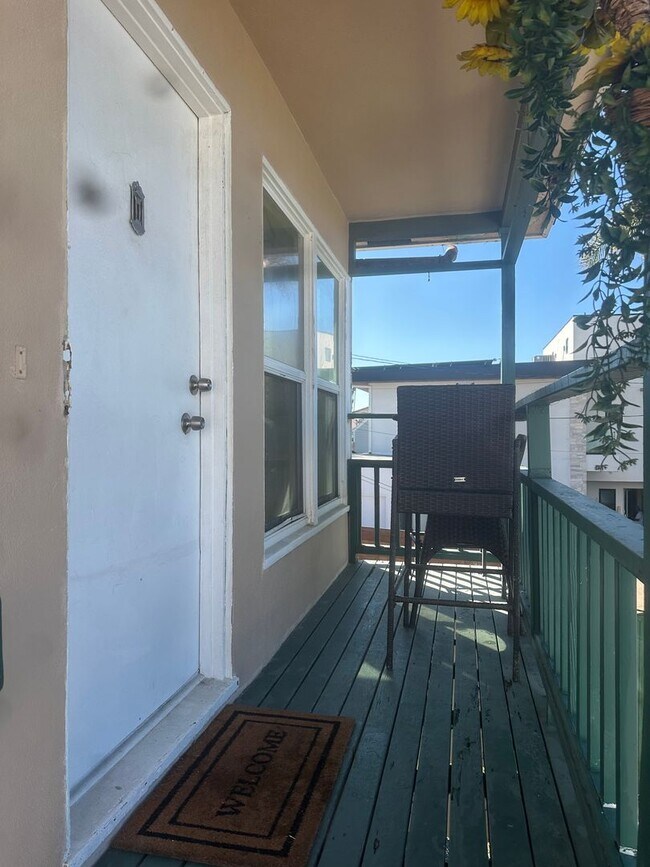 947 1/2-731-32 Beryl St San Diego, CA 92109 photo 3