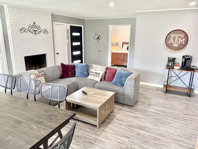 1105 Glade St College Station, TX 77840 photo 5