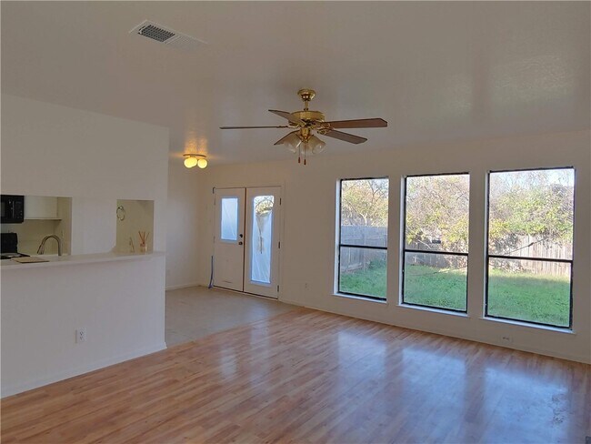 13353 Water Oak Ln Austin, TX 78729 photo 2