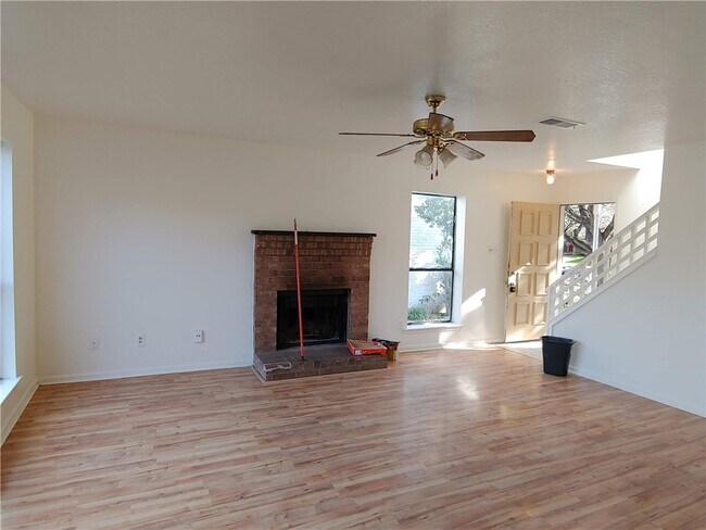 13353 Water Oak Ln Austin, TX 78729 photo 3