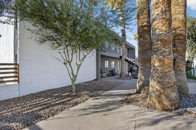 2925 N 38th St Phoenix, AZ 85018 photo 2