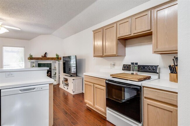 9088 Brushy Creek Trail, Fort Worth, TX 76118 photo 5