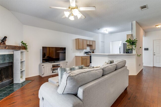 9088 Brushy Creek Trail, Fort Worth, TX 76118 photo 2