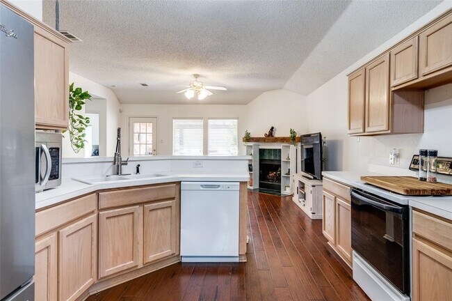 9088 Brushy Creek Trail, Fort Worth, TX 76118 photo 4