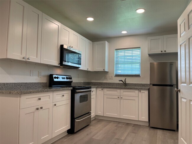229 Neyland Street, Houston, TX 77022 photo 5