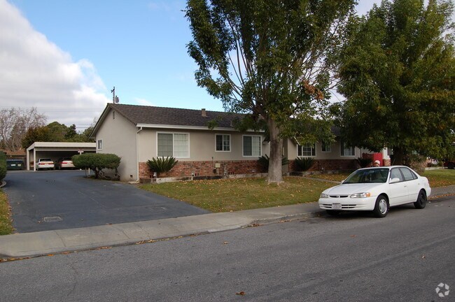 2165 Royal Drive, Santa Clara, CA 95050 photo 2