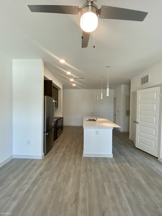 102 E South St Leander, TX 78641 photo 2