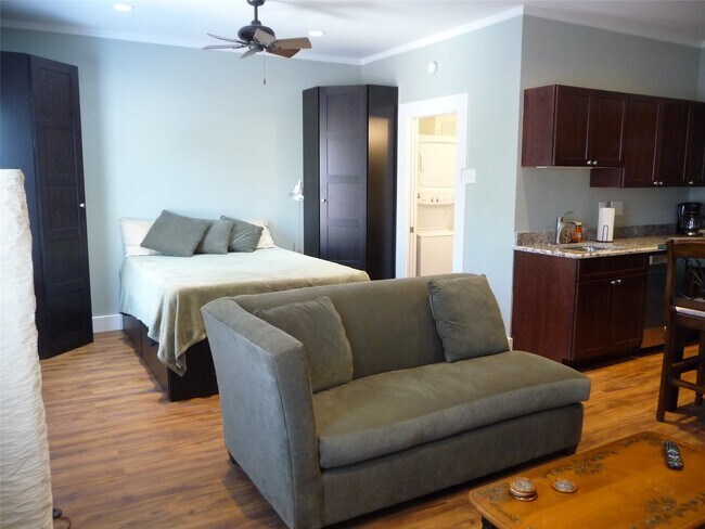 1009 Peden Street, Houston, TX 77006 photo 4