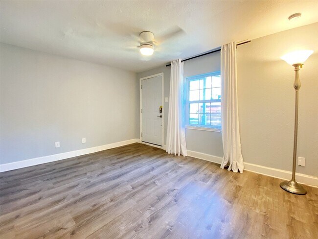 903 Prospect Ave Austin, TX 78702 photo 4